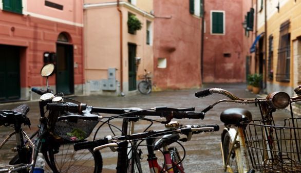 Der Fahrradweg auf der ehemaligen Küstenbahnstrecke in Ligurien
